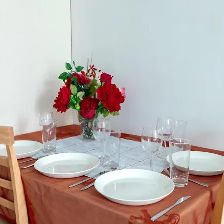 -- 2ndhomes Bright & Compact With The Loc -- Апартаменты *